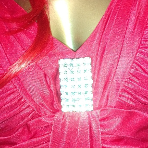 Masquerade red dress with diamond pendent in the front zips down in the back - Picture 6 of 16